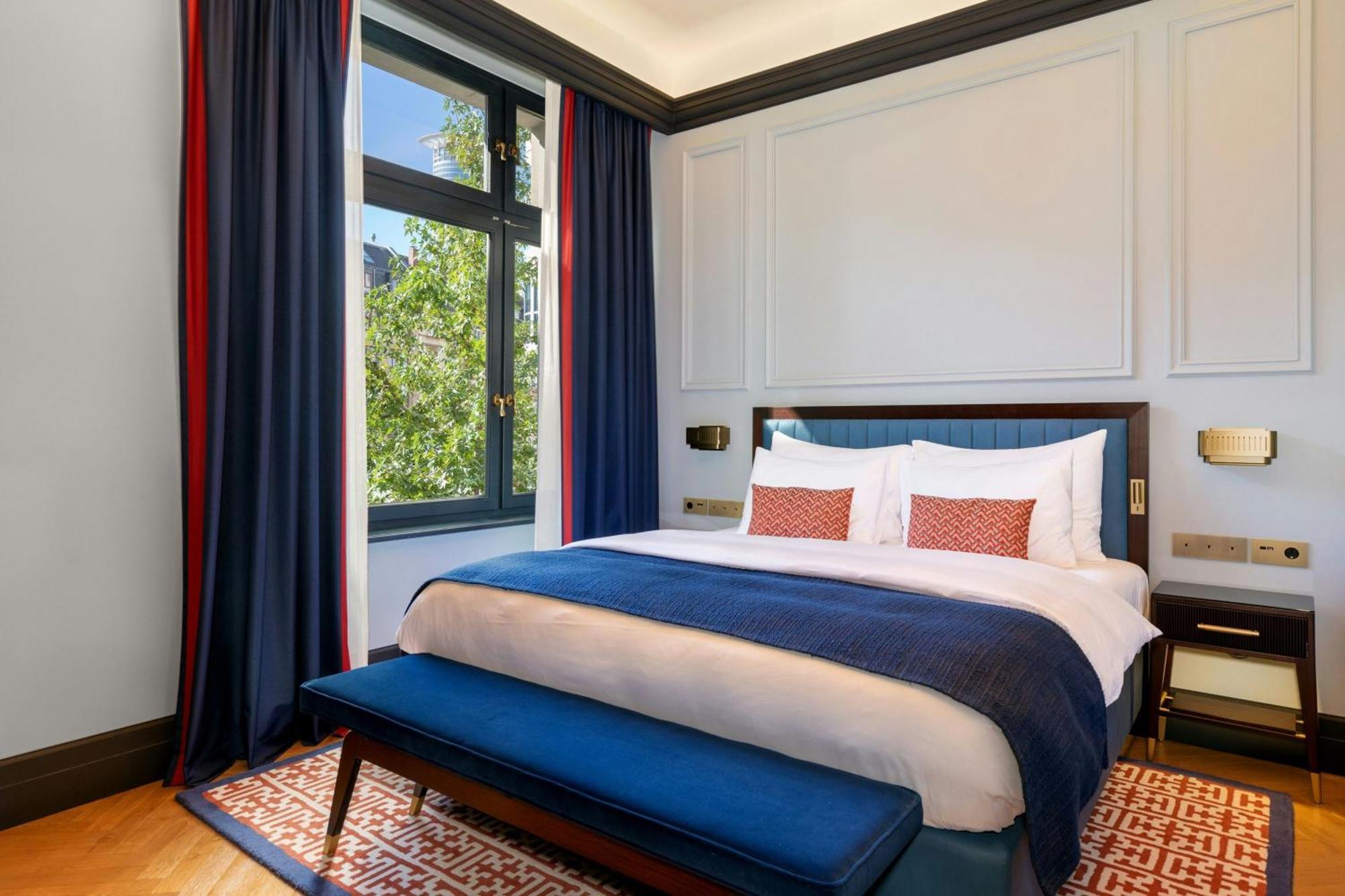 Deluxe Comfort King Room,1643210131:JPEG